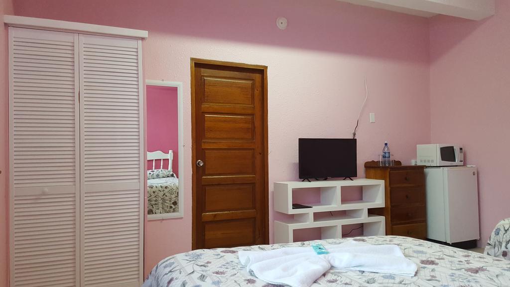 Anchorage Beach Resort Caye Caulker Buitenkant foto