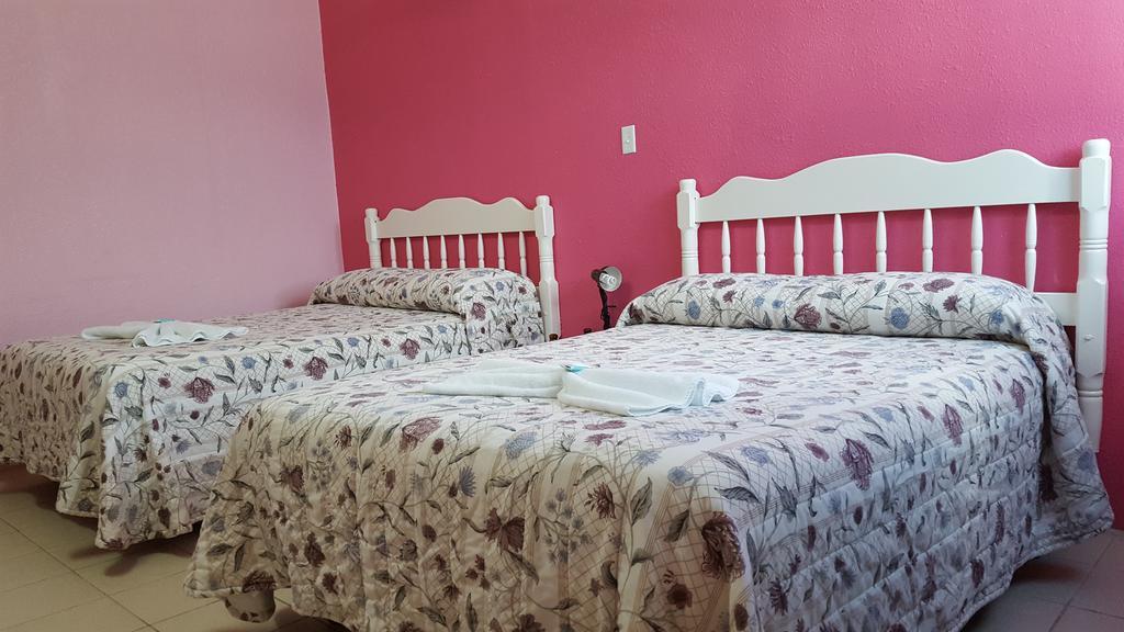 Anchorage Beach Resort Caye Caulker Buitenkant foto