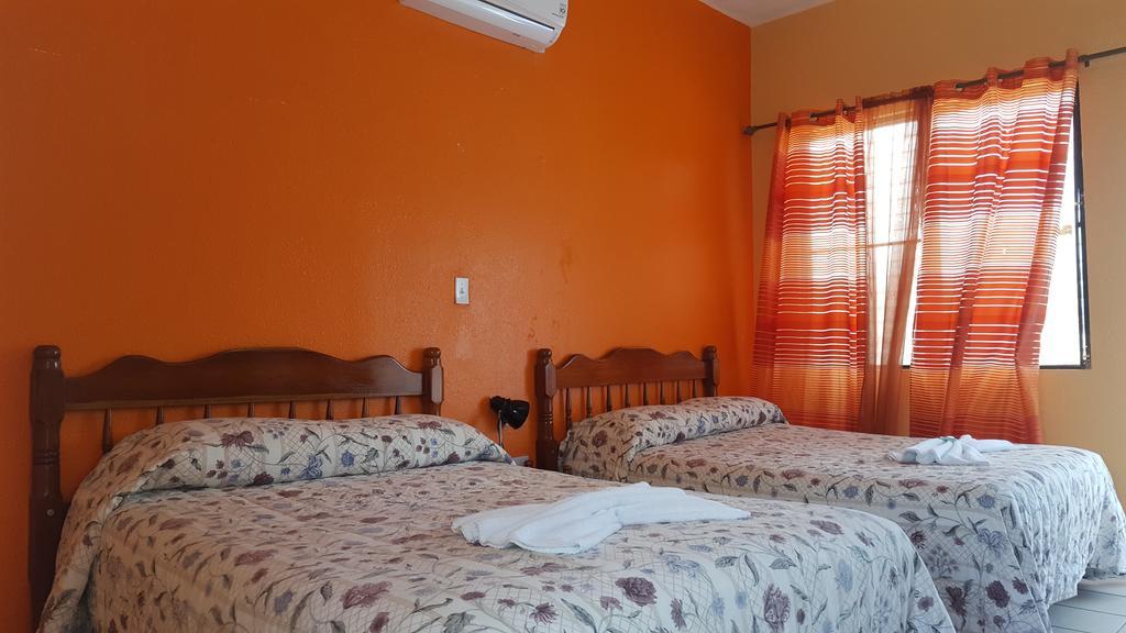 Anchorage Beach Resort Caye Caulker Buitenkant foto